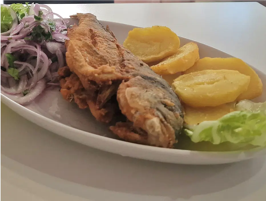 pescado con patatas